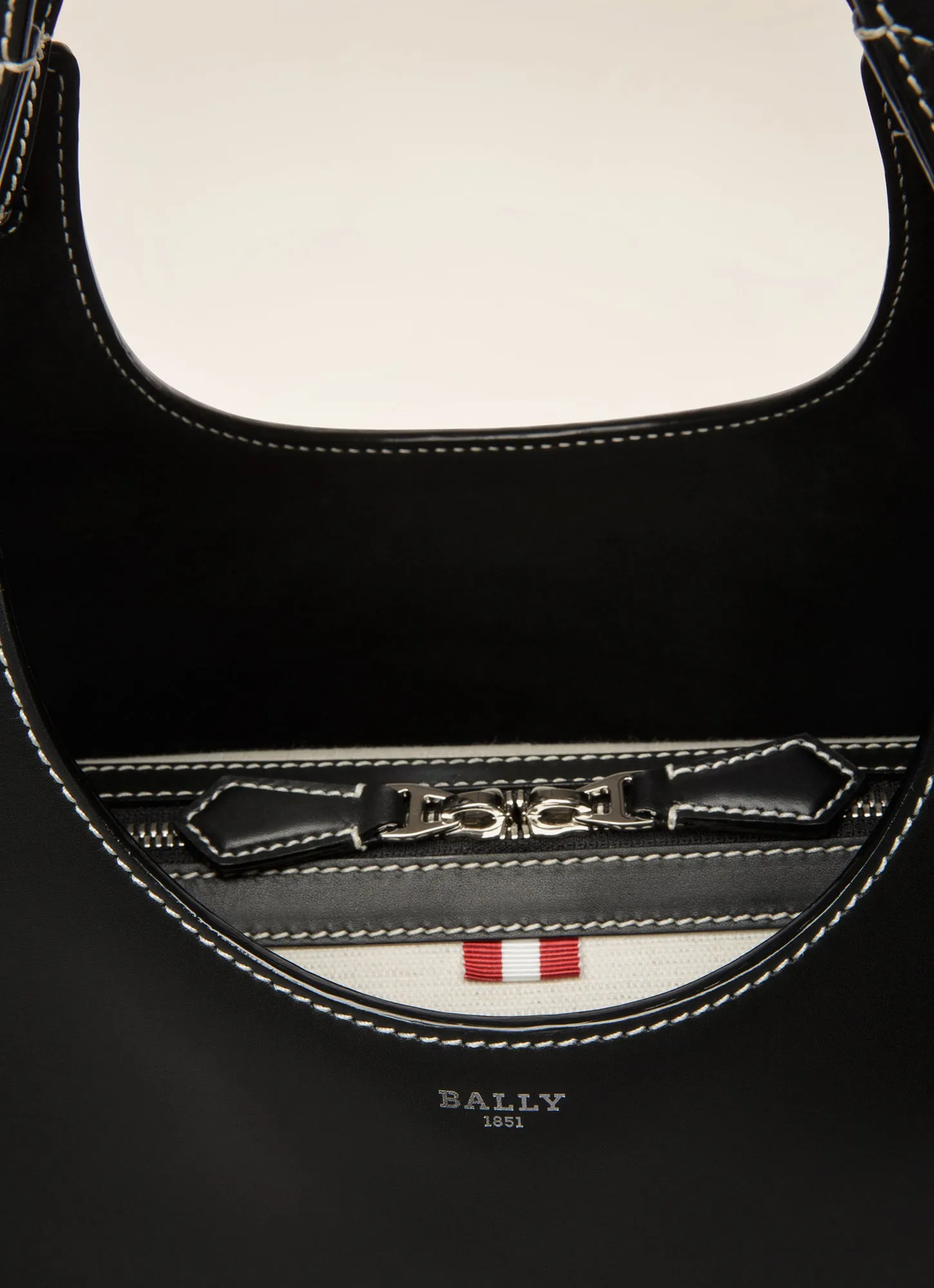 Ahres - Shoulder Bag