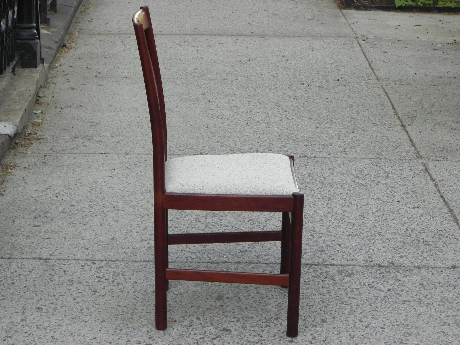 DANISH MODERN TEAK DINING SET, 100% RESTORED, 2 LEAVES & 4 REUPHOLSTERED CHAIRS