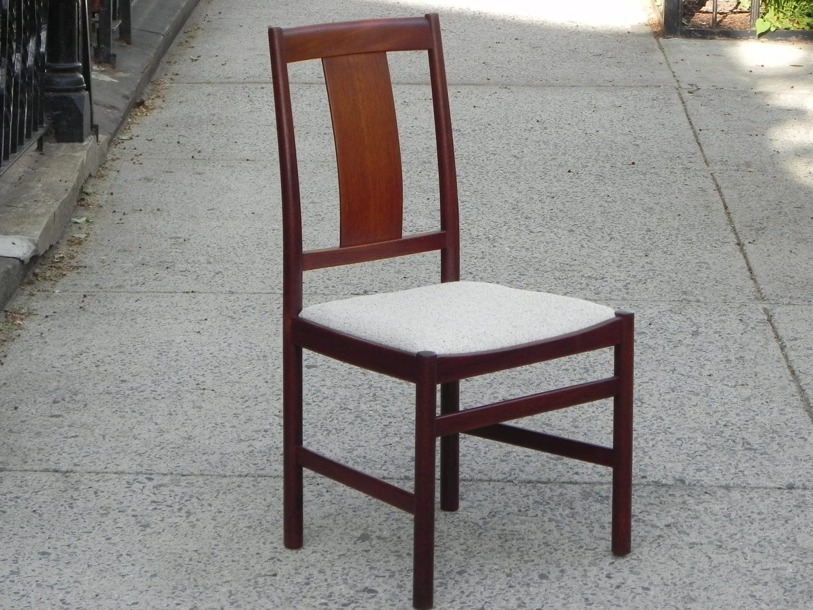 DANISH MODERN TEAK DINING SET, 100% RESTORED, 2 LEAVES & 4 REUPHOLSTERED CHAIRS