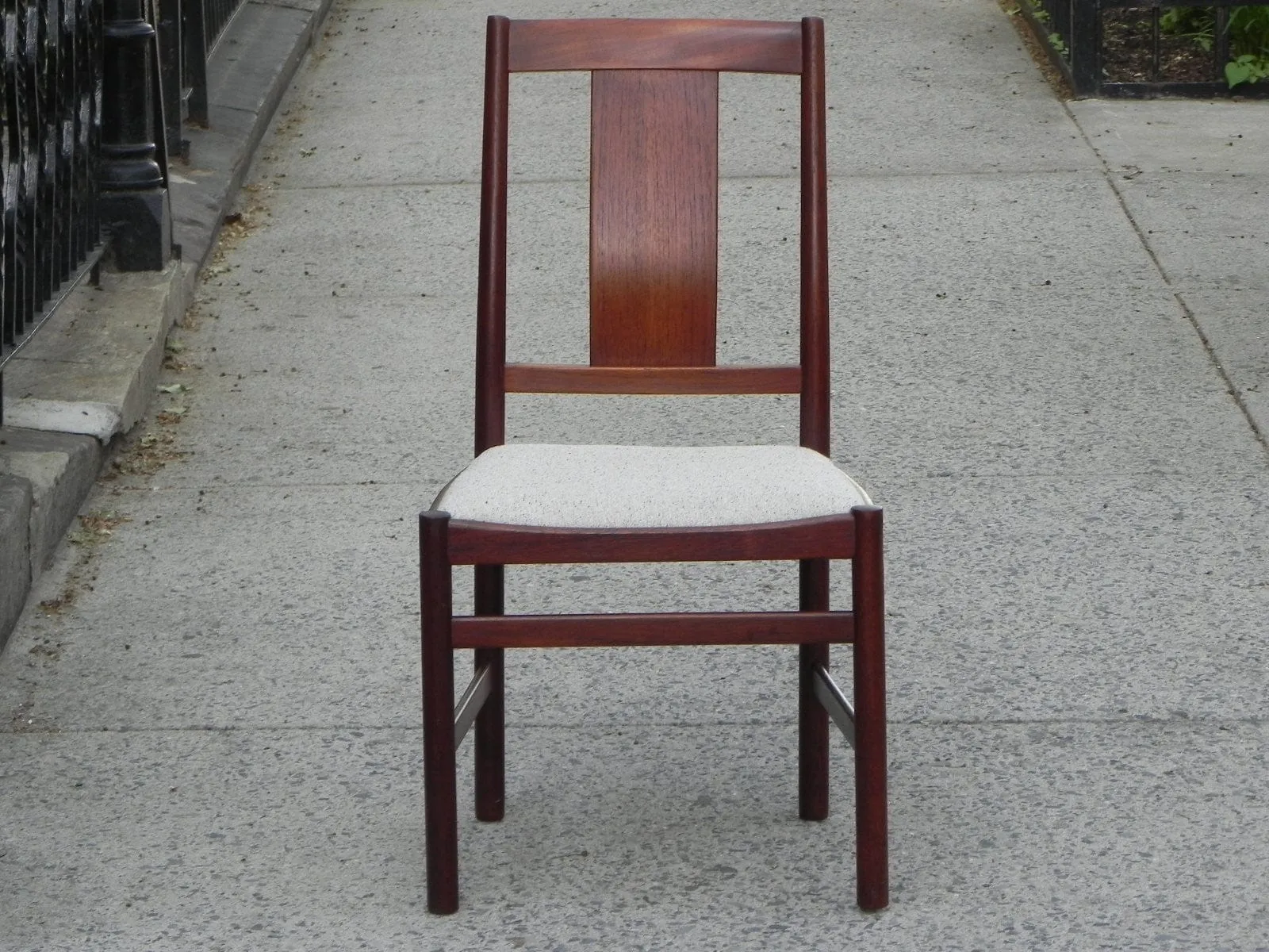 DANISH MODERN TEAK DINING SET, 100% RESTORED, 2 LEAVES & 4 REUPHOLSTERED CHAIRS