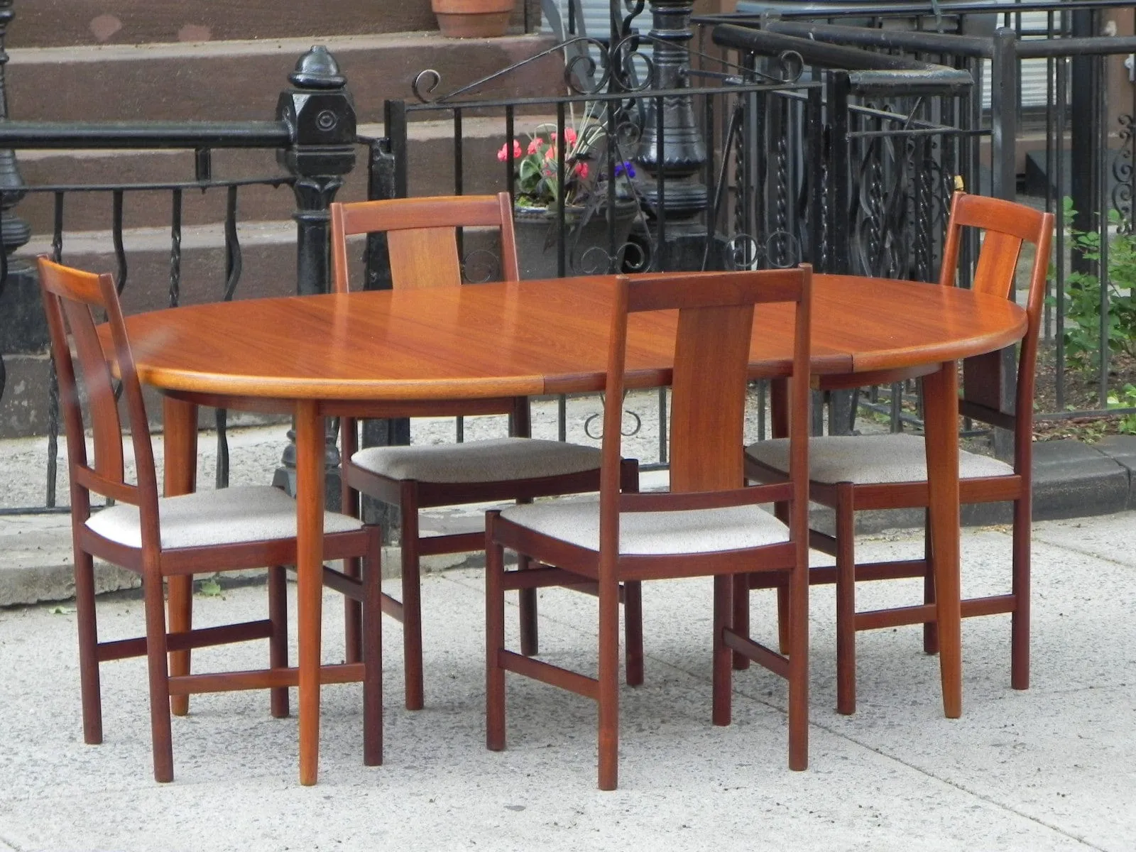 DANISH MODERN TEAK DINING SET, 100% RESTORED, 2 LEAVES & 4 REUPHOLSTERED CHAIRS
