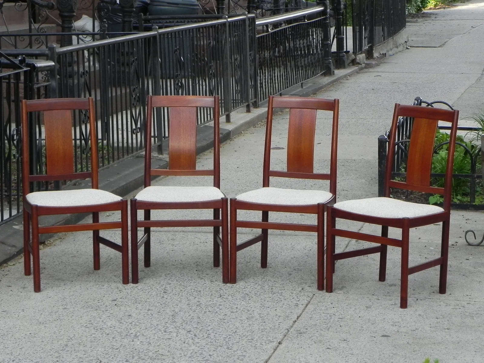 DANISH MODERN TEAK DINING SET, 100% RESTORED, 2 LEAVES & 4 REUPHOLSTERED CHAIRS