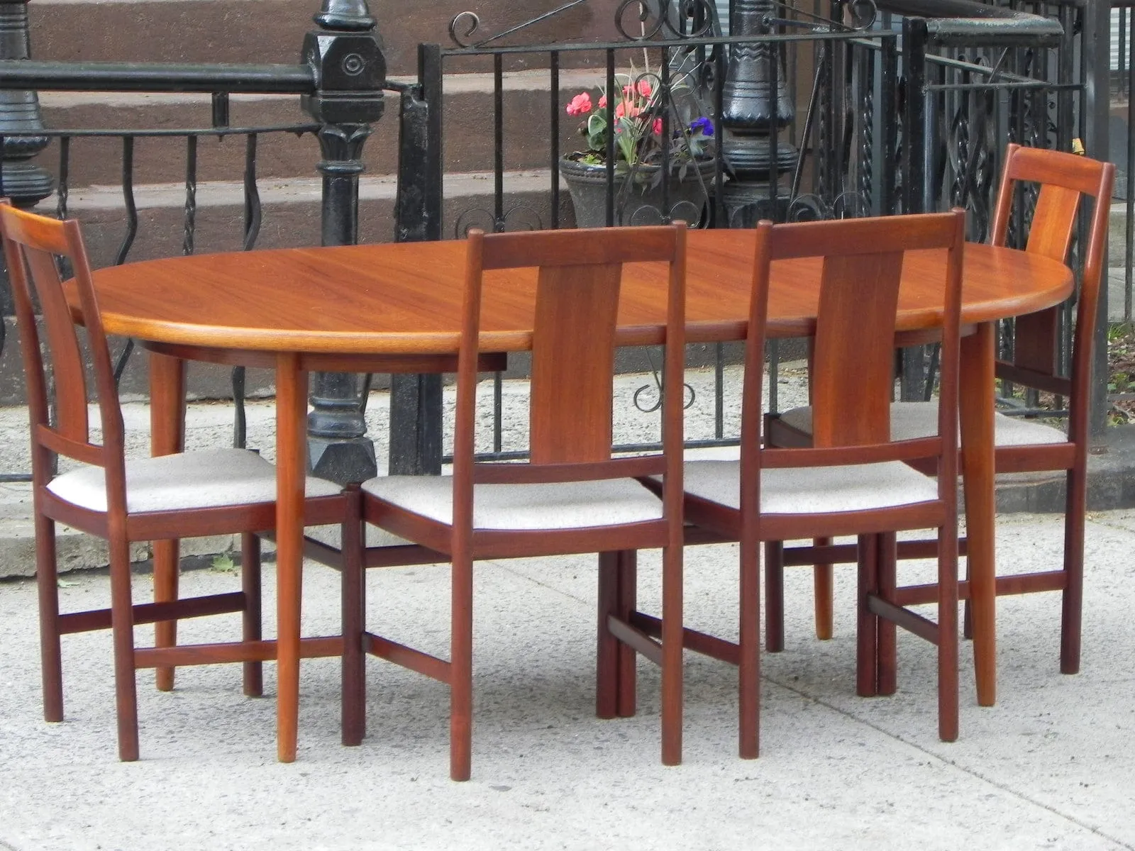 DANISH MODERN TEAK DINING SET, 100% RESTORED, 2 LEAVES & 4 REUPHOLSTERED CHAIRS