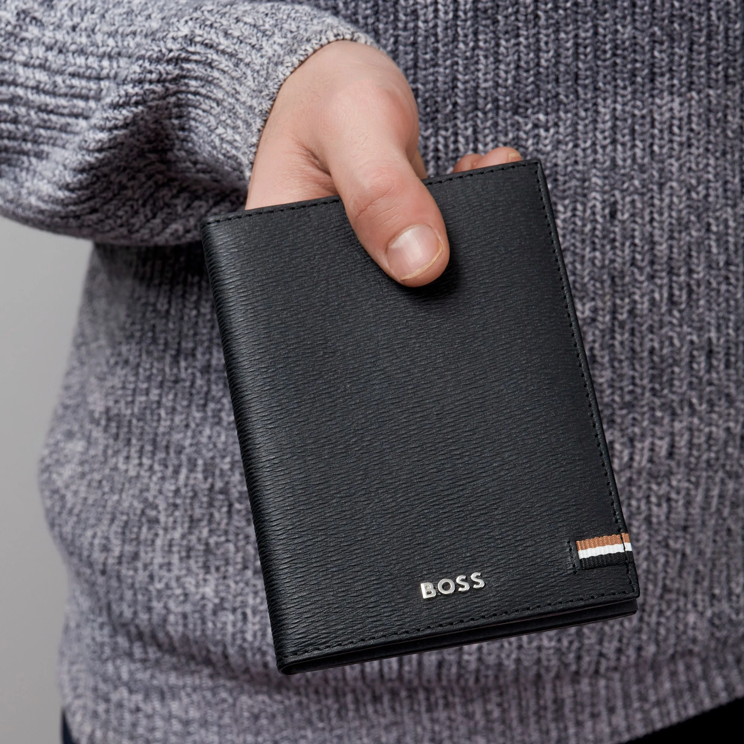 HUGO BOSS HLP421A-Passport holder Iconic Black