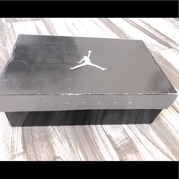🏀Jordan Team ISO Low STEALTH/VRSTY RD-LT GRPHT-BLCK Hi-Top Sneakers Size: 4Y 👟