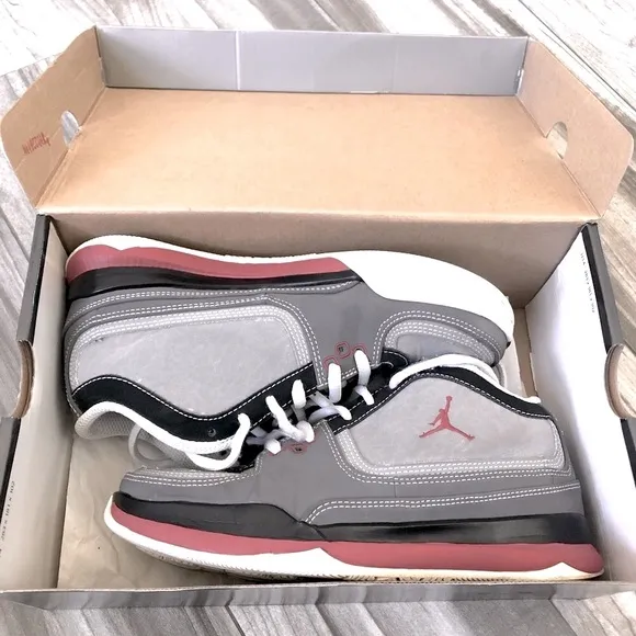 🏀Jordan Team ISO Low STEALTH/VRSTY RD-LT GRPHT-BLCK Hi-Top Sneakers Size: 4Y 👟