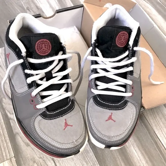 🏀Jordan Team ISO Low STEALTH/VRSTY RD-LT GRPHT-BLCK Hi-Top Sneakers Size: 4Y 👟