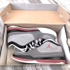 🏀Jordan Team ISO Low STEALTH/VRSTY RD-LT GRPHT-BLCK Hi-Top Sneakers Size: 4Y 👟
