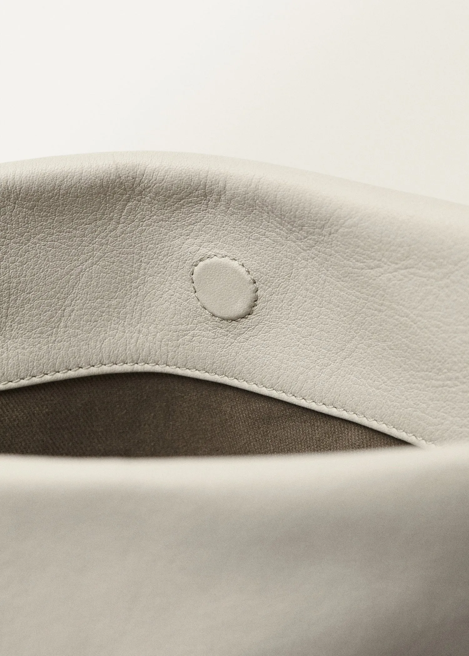 Leather handbag with flower detail