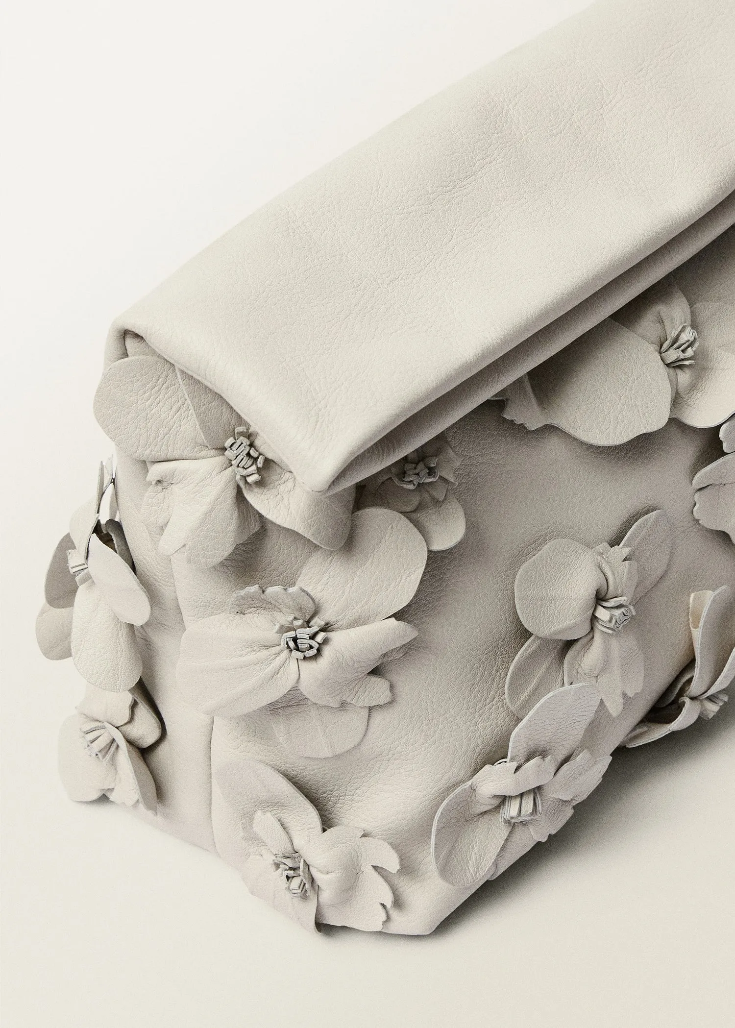 Leather handbag with flower detail