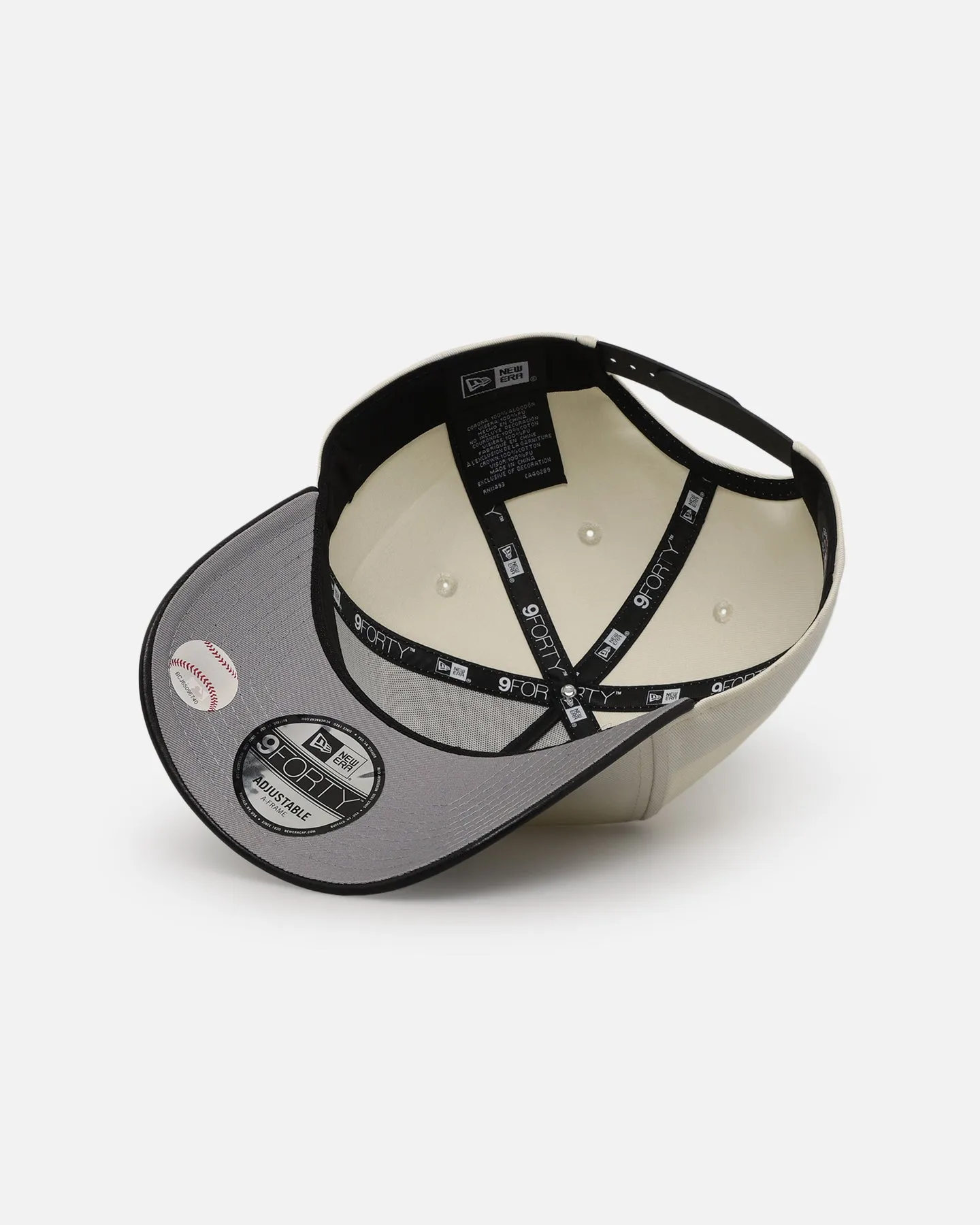 New Era New York Yankees 'Leather Visor' 9FORTY A-Frame Snapback Chrome White/Black