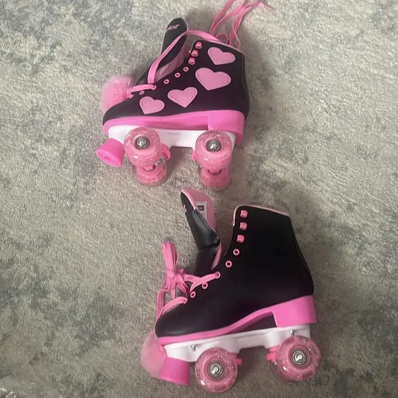 Ruthfo Girl's Classic Roller Skates with Light up Wheels NEW 2Y