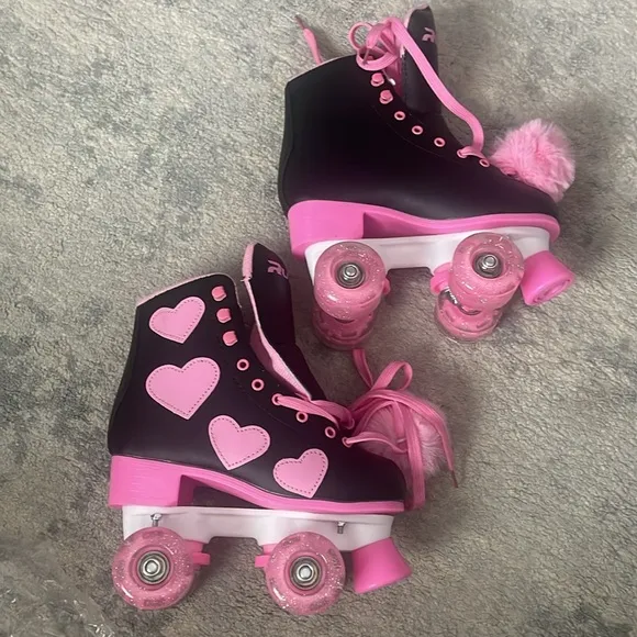 Ruthfo Girl's Classic Roller Skates with Light up Wheels NEW 2Y