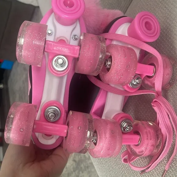 Ruthfo Girl's Classic Roller Skates with Light up Wheels NEW 2Y