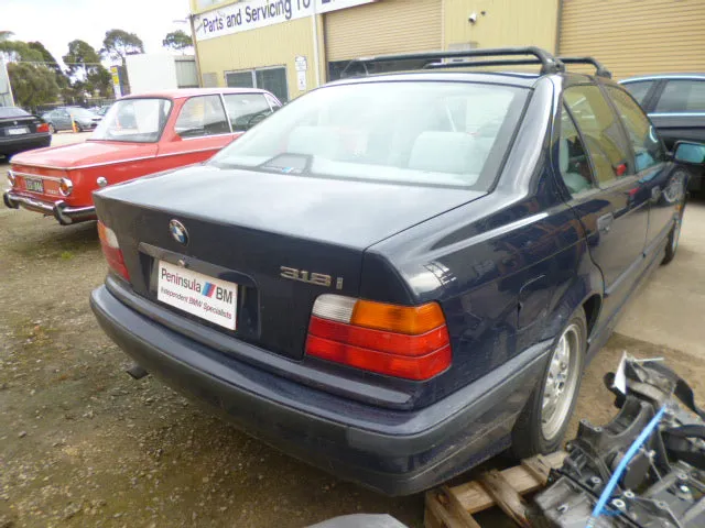 S2681 3' E36 Sedan 318i M43 AUTO 1998/03