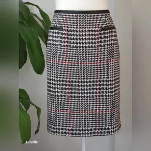 TALBOTS size 12P women's houndstooth knit skirt with faux leather trim. NWT