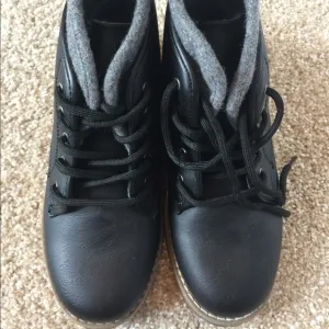 The Children’s Place lined faux leather boot