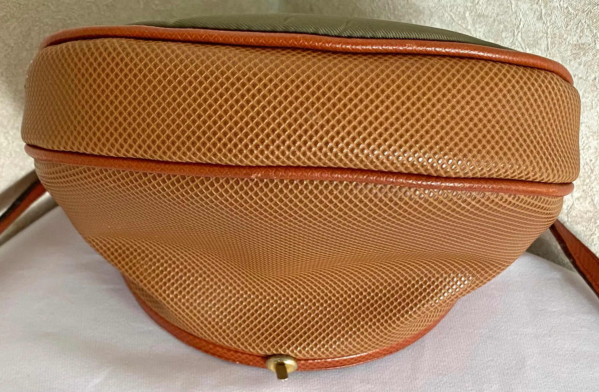 Vintage Bottega Veneta brown and khaki fisherman style shoulder bag with gold embroidery and red motif. No 585 of limited edition. 050409ya